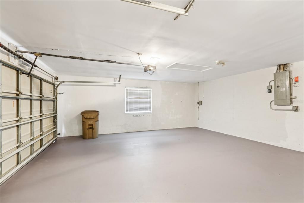 Под контрактом: $422,900 (4 спален, 2 ванн, 2080 Квадратных фут)