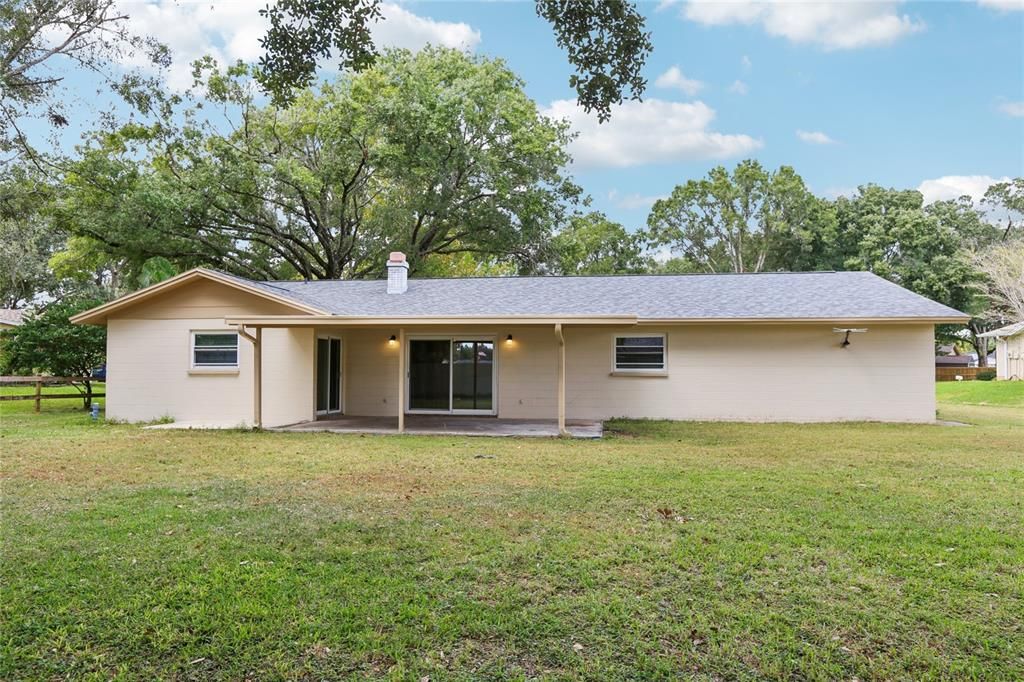 Под контрактом: $422,900 (4 спален, 2 ванн, 2080 Квадратных фут)