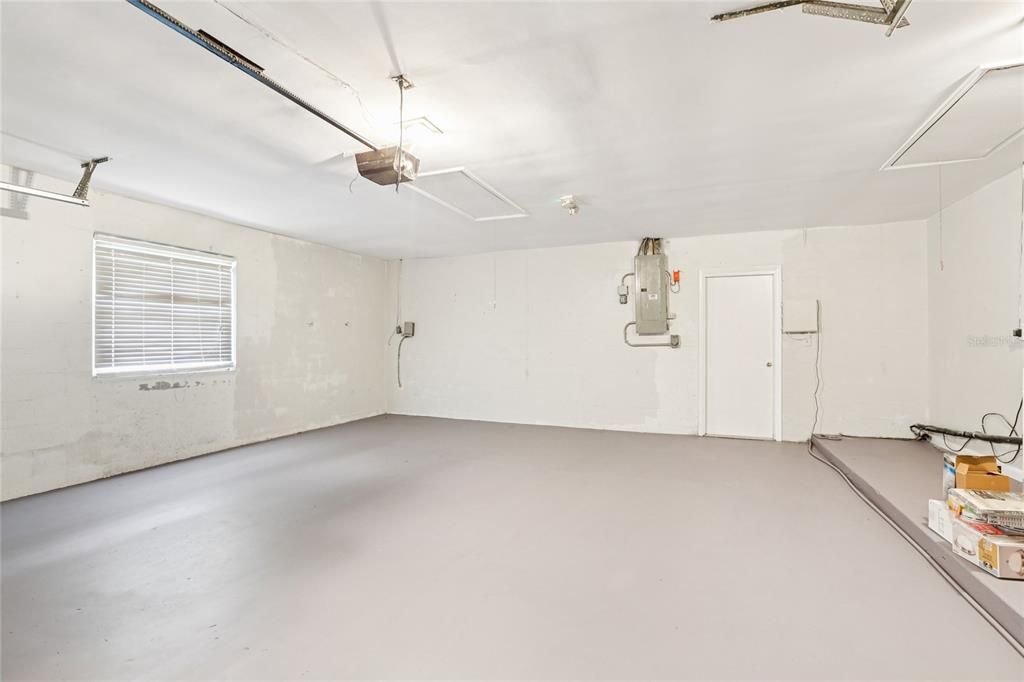 Под контрактом: $422,900 (4 спален, 2 ванн, 2080 Квадратных фут)