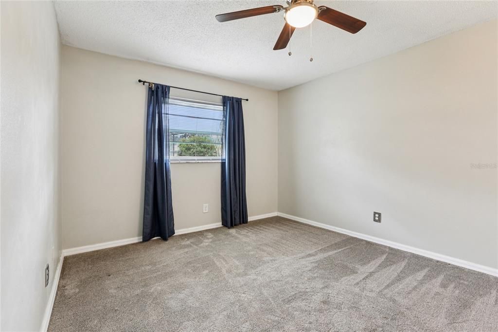 Под контрактом: $422,900 (4 спален, 2 ванн, 2080 Квадратных фут)