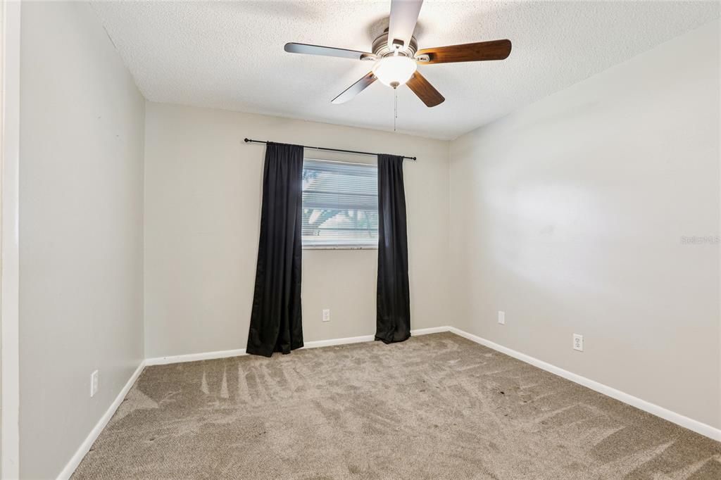 Под контрактом: $422,900 (4 спален, 2 ванн, 2080 Квадратных фут)