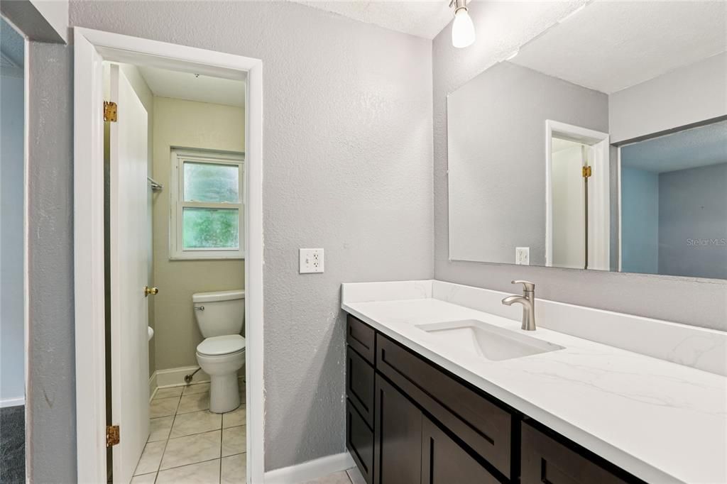 Под контрактом: $422,900 (4 спален, 2 ванн, 2080 Квадратных фут)