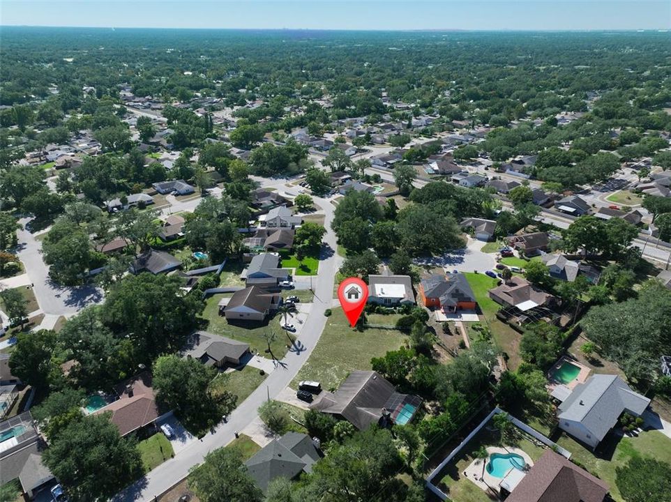 На продажу: $170,000 (0.39 acres)