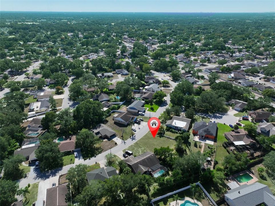 На продажу: $170,000 (0.39 acres)