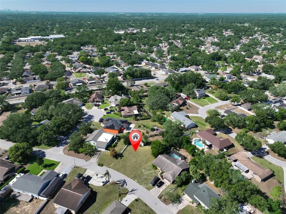 На продажу: $170,000 (0.39 acres)