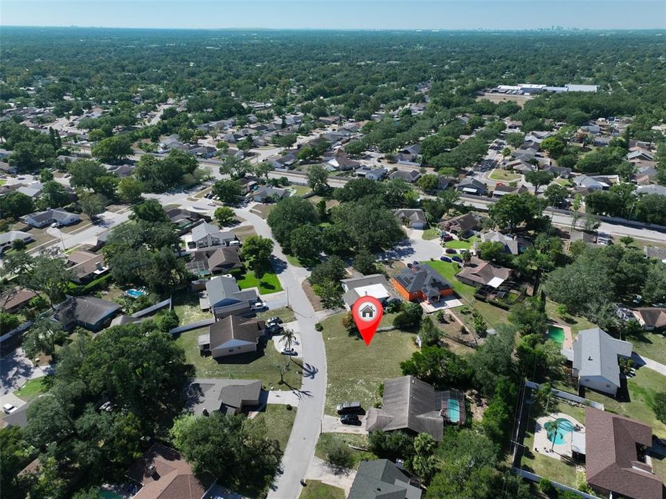 На продажу: $170,000 (0.39 acres)