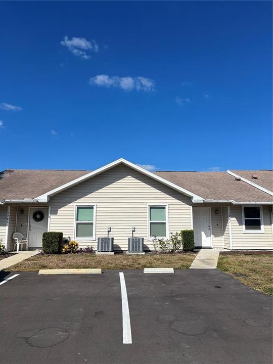 For Rent: $1,950 (2 beds, 2 baths, 1000 Square Feet)