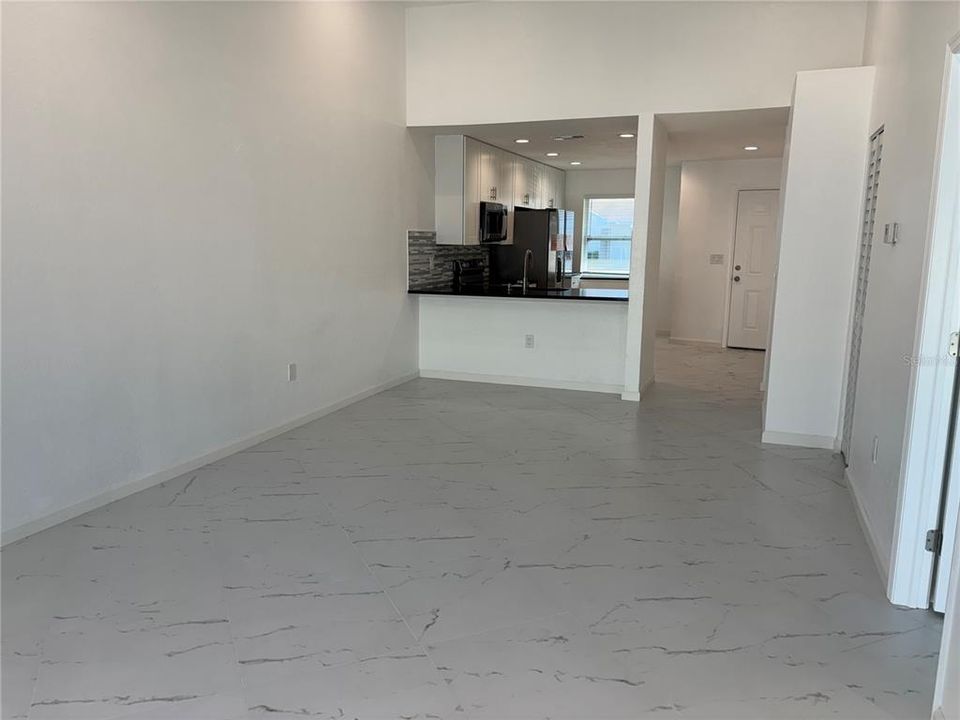 For Rent: $1,950 (2 beds, 2 baths, 1000 Square Feet)