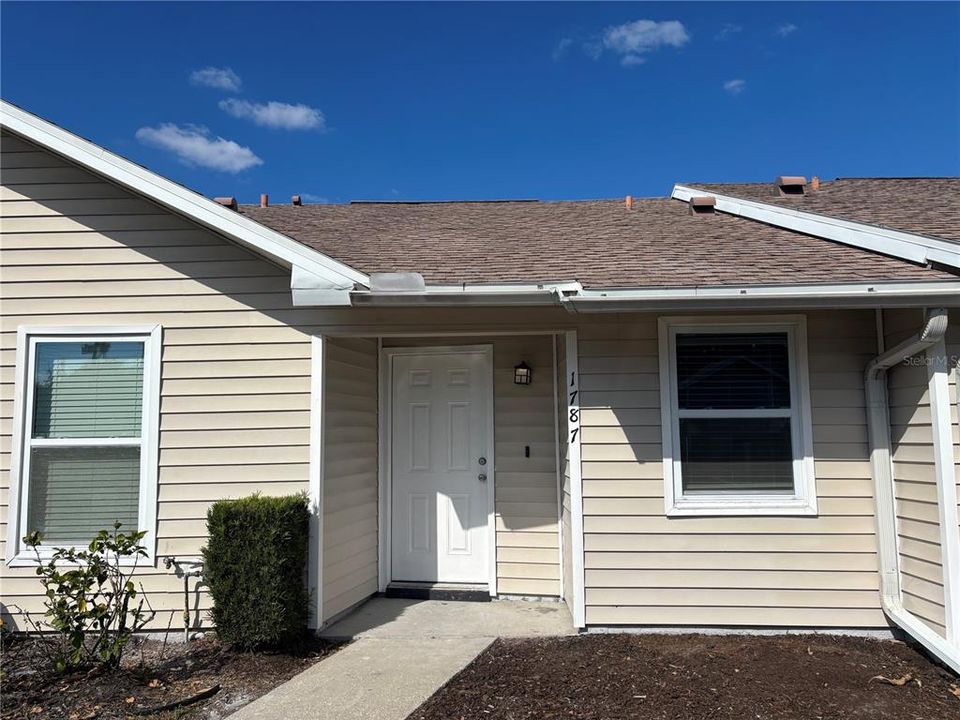 For Rent: $1,950 (2 beds, 2 baths, 1000 Square Feet)