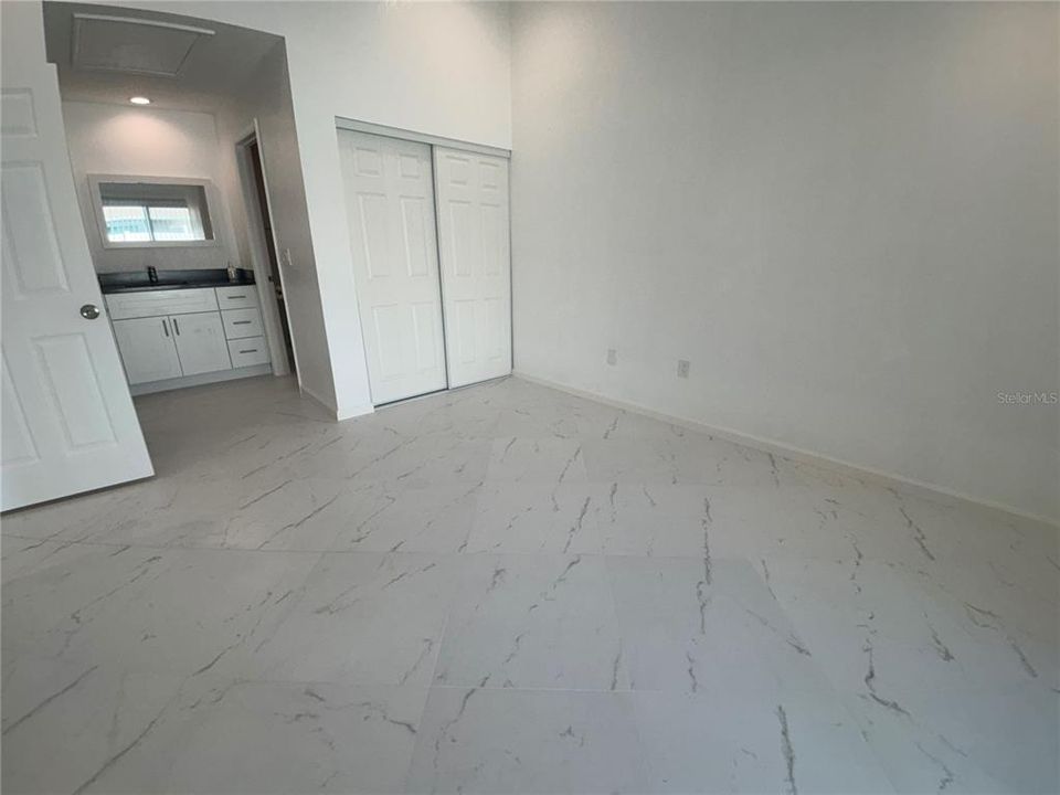 For Rent: $1,950 (2 beds, 2 baths, 1000 Square Feet)