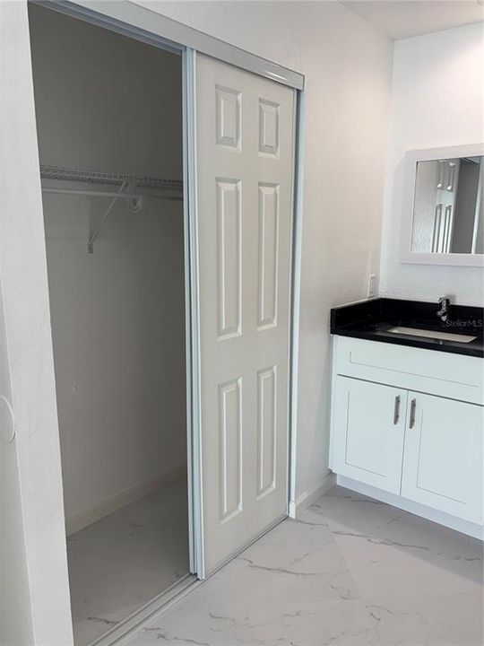 For Rent: $1,950 (2 beds, 2 baths, 1000 Square Feet)