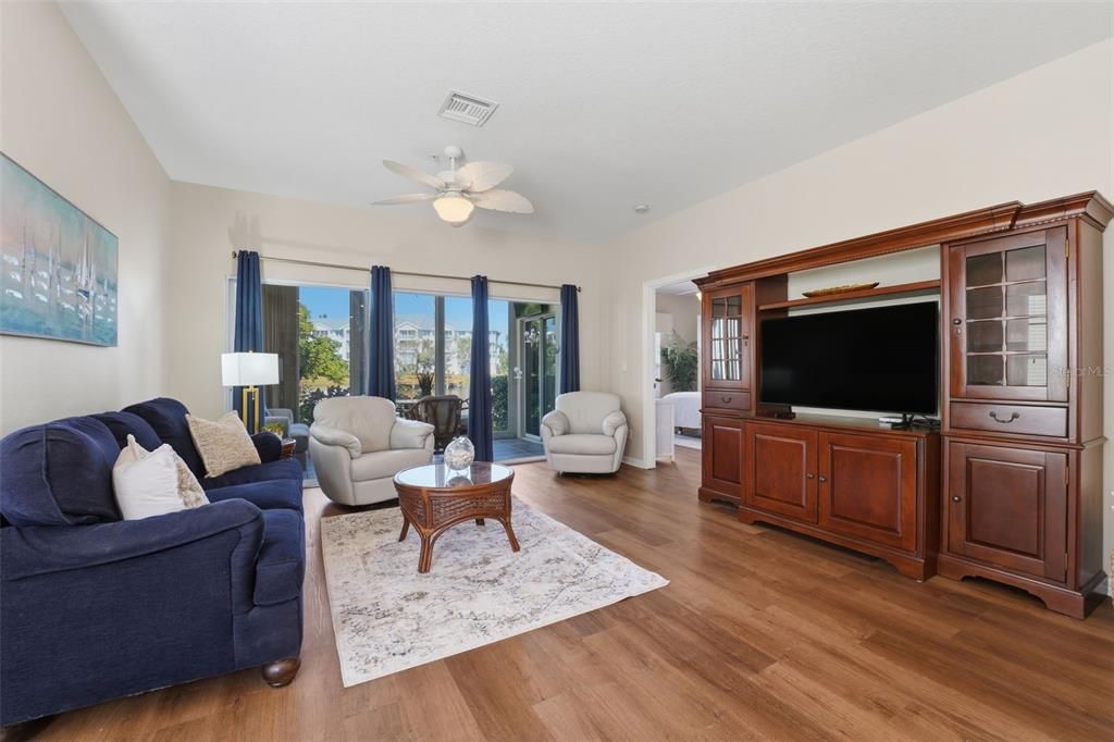 待售: $400,000 (2 贝兹, 2 浴室, 1599 平方英尺)