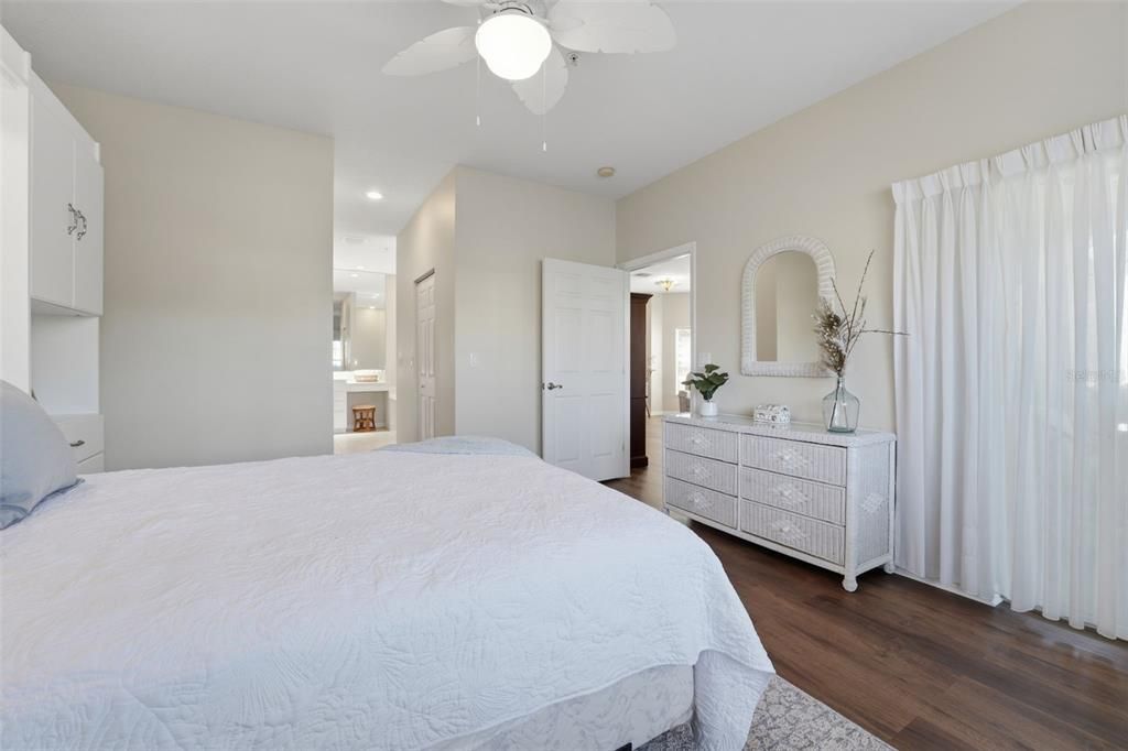 待售: $400,000 (2 贝兹, 2 浴室, 1599 平方英尺)