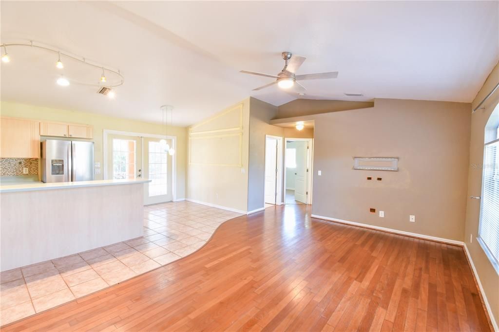 В аренду: $2,000 (3 спален, 2 ванн, 1212 Квадратных фут)