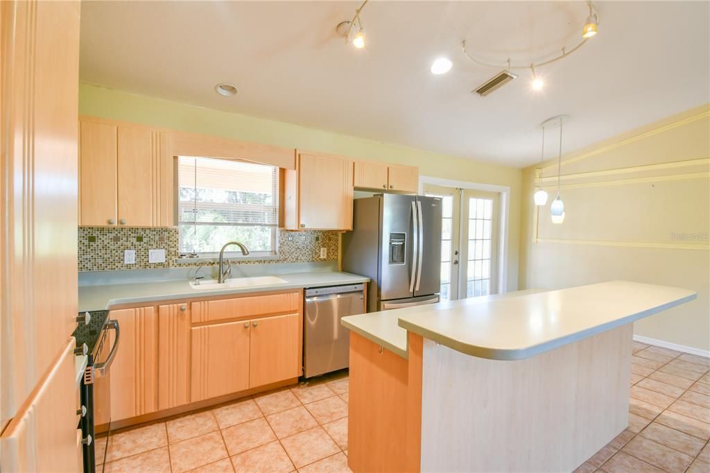 В аренду: $2,000 (3 спален, 2 ванн, 1212 Квадратных фут)