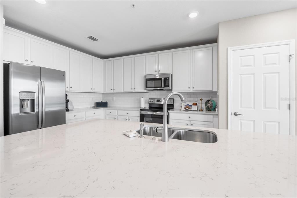 For Sale: $375,000 (2 beds, 2 baths, 1595 Square Feet)