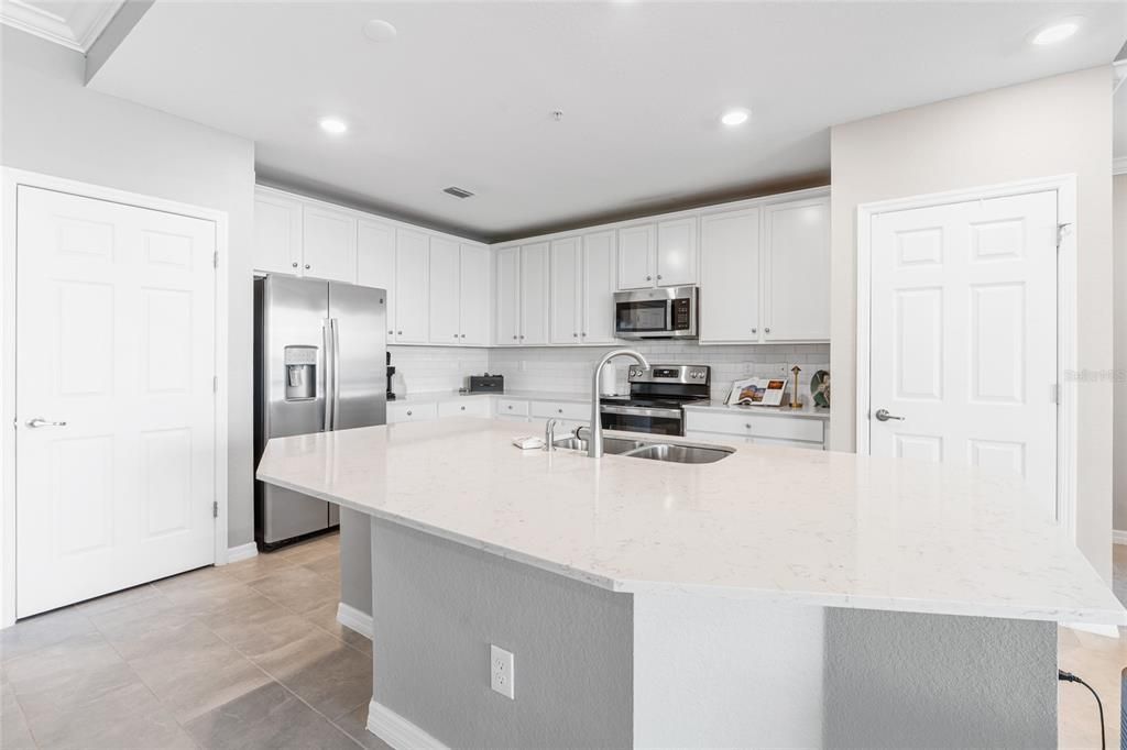 For Sale: $375,000 (2 beds, 2 baths, 1595 Square Feet)