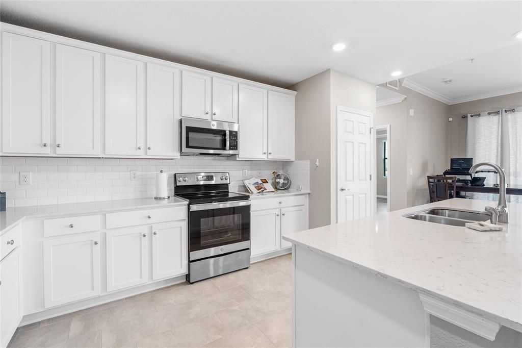 For Sale: $375,000 (2 beds, 2 baths, 1595 Square Feet)