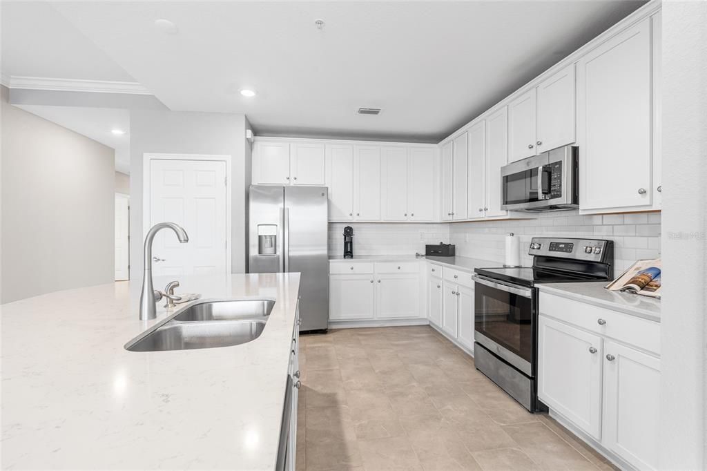 For Sale: $375,000 (2 beds, 2 baths, 1595 Square Feet)