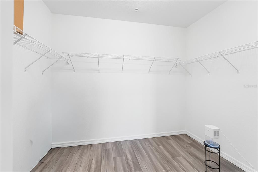 For Sale: $375,000 (2 beds, 2 baths, 1595 Square Feet)