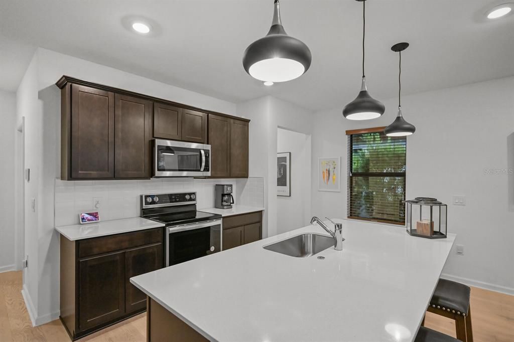 For Sale: $539,900 (4 beds, 2 baths, 1591 Square Feet)