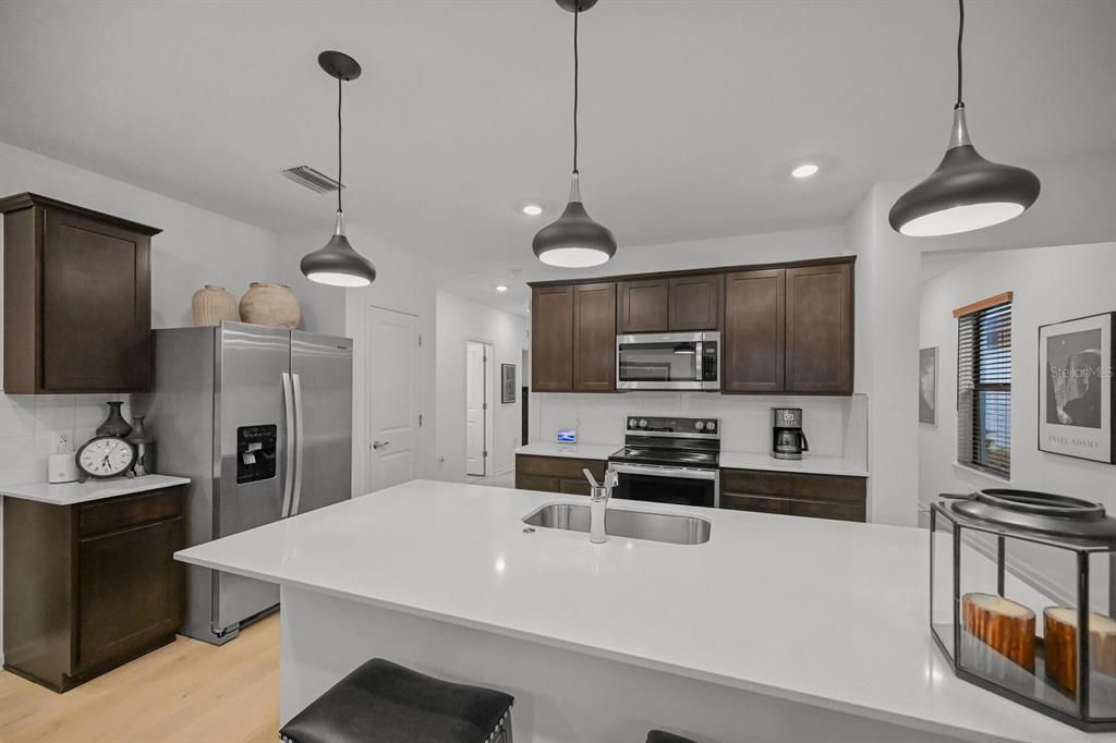 For Sale: $539,900 (4 beds, 2 baths, 1591 Square Feet)