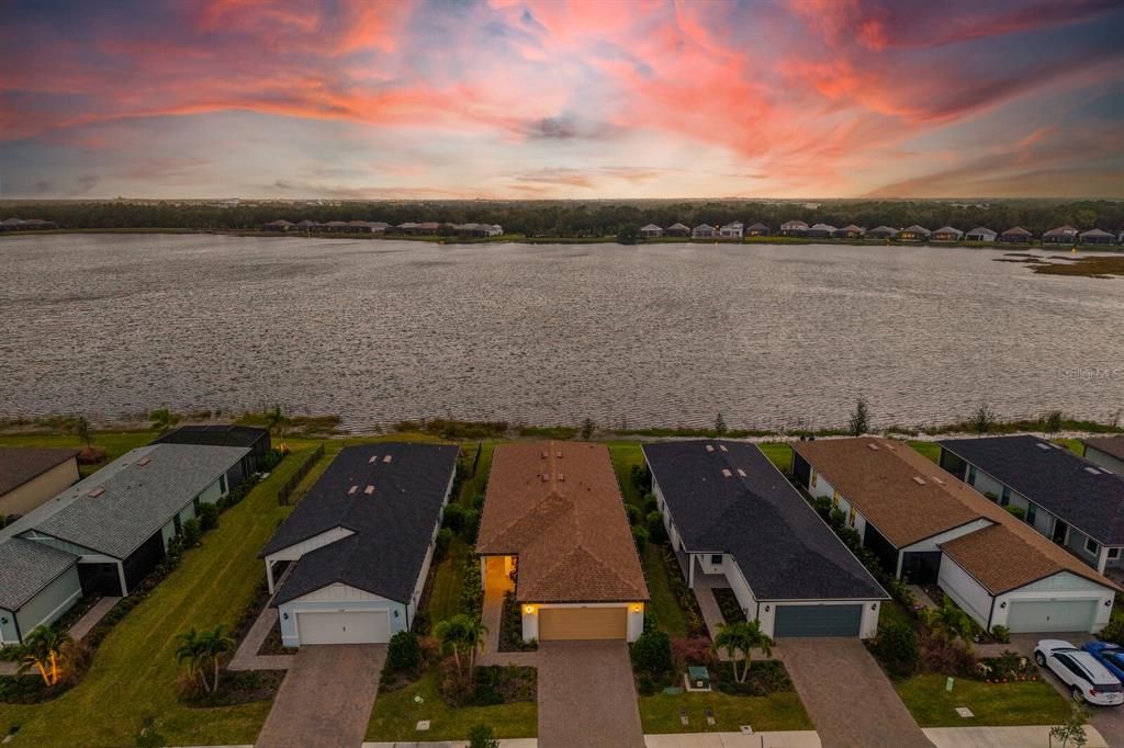 For Sale: $539,900 (4 beds, 2 baths, 1591 Square Feet)