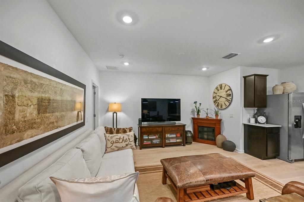 For Sale: $539,900 (4 beds, 2 baths, 1591 Square Feet)