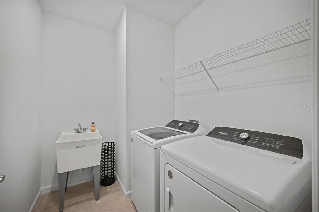 For Sale: $539,900 (4 beds, 2 baths, 1591 Square Feet)