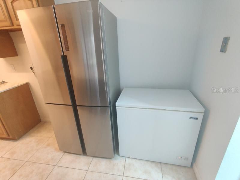 合同活跃: $115,000 (2 贝兹, 2 浴室, 833 平方英尺)