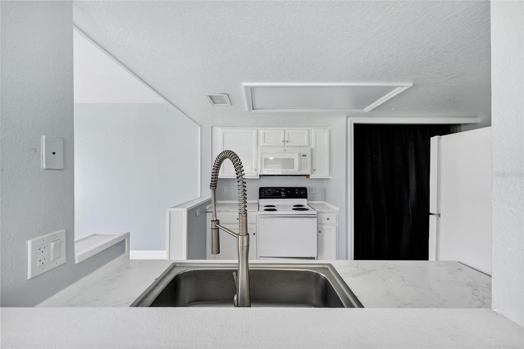 For Sale: $305,000 (4 beds, 3 baths, 1850 Square Feet)