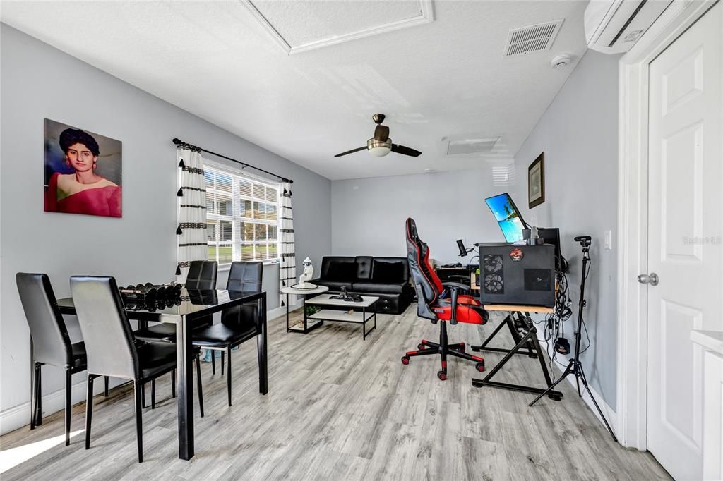 For Sale: $305,000 (4 beds, 3 baths, 1850 Square Feet)