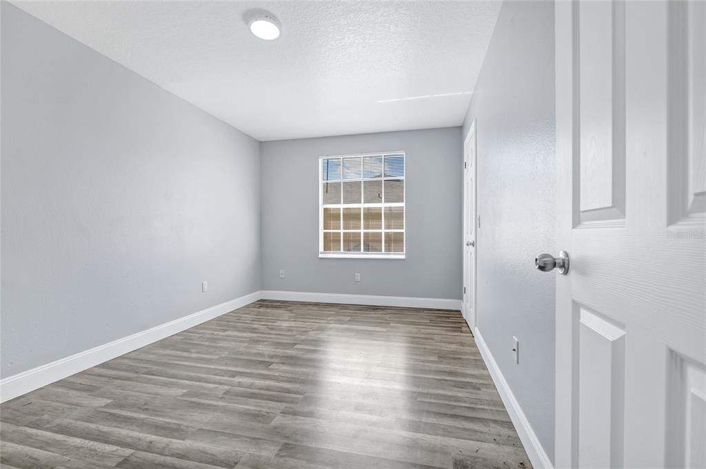 For Sale: $305,000 (4 beds, 3 baths, 1850 Square Feet)