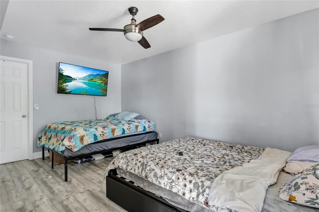 For Sale: $305,000 (4 beds, 3 baths, 1850 Square Feet)