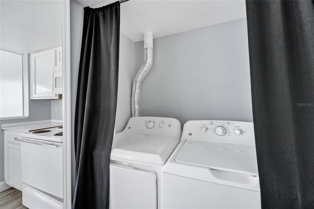 For Sale: $305,000 (4 beds, 3 baths, 1850 Square Feet)