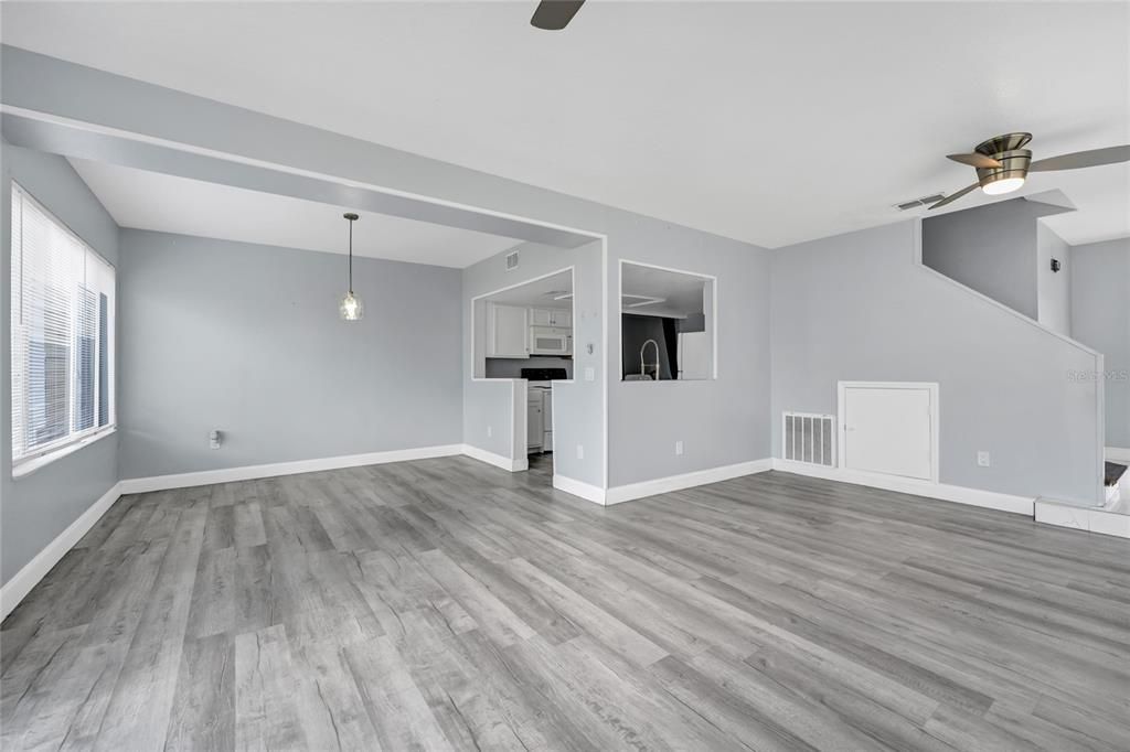 For Sale: $305,000 (4 beds, 3 baths, 1850 Square Feet)