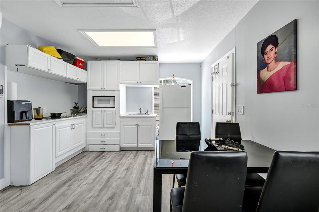 For Sale: $305,000 (4 beds, 3 baths, 1850 Square Feet)