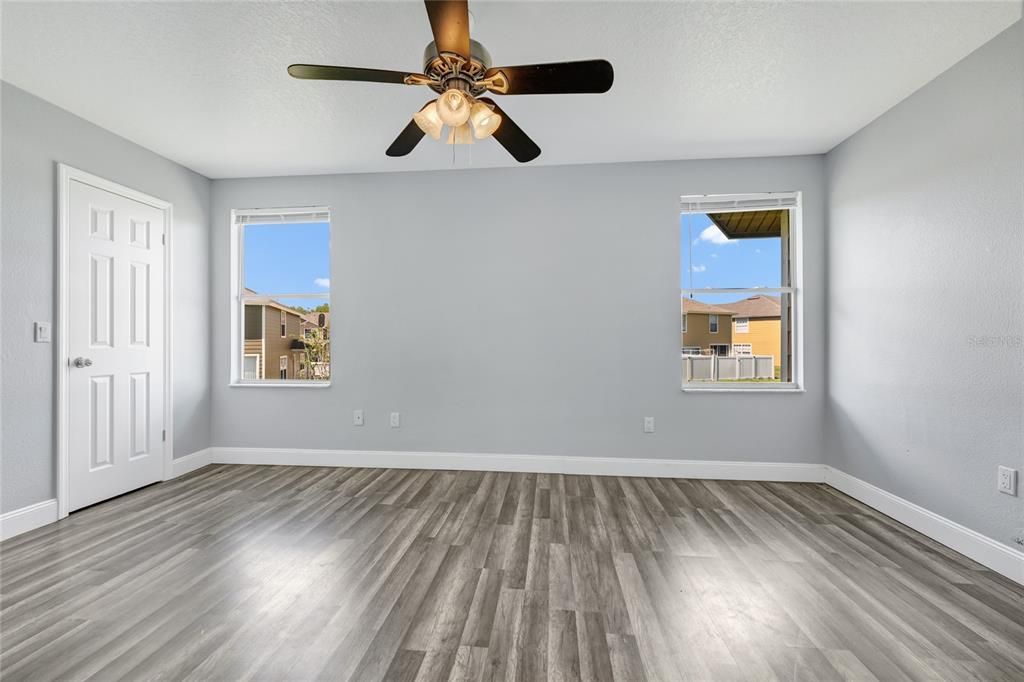 For Sale: $305,000 (4 beds, 3 baths, 1850 Square Feet)