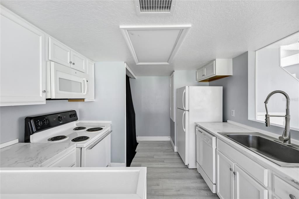 For Sale: $305,000 (4 beds, 3 baths, 1850 Square Feet)