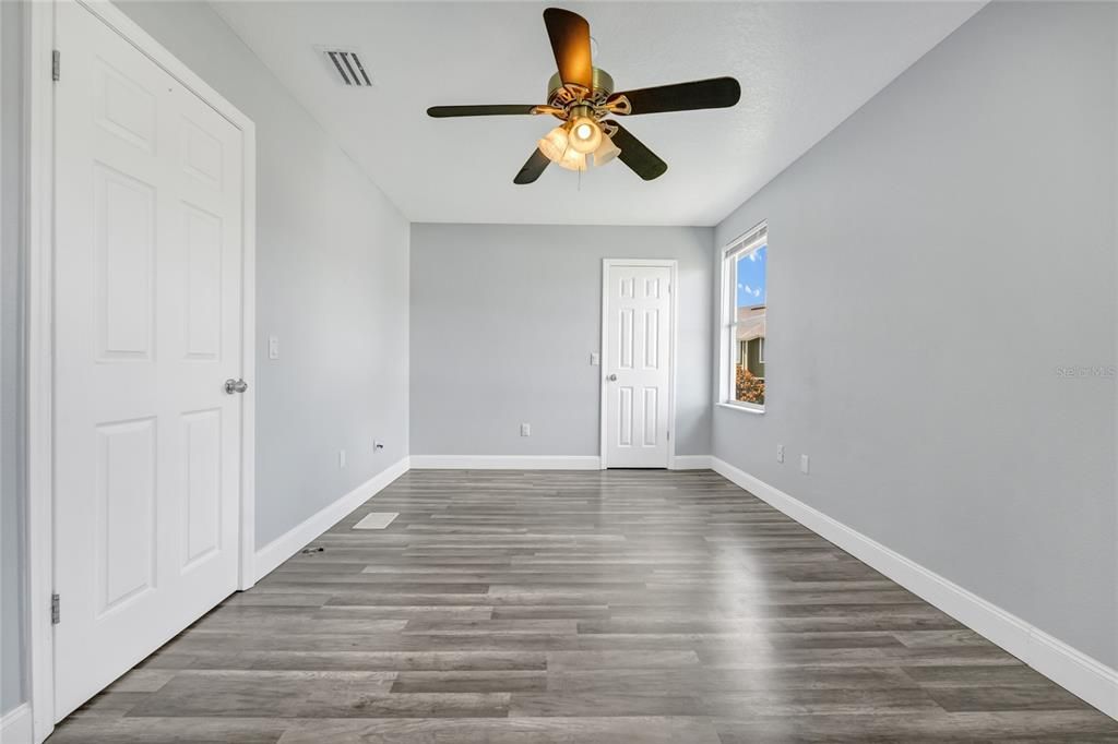 For Sale: $305,000 (4 beds, 3 baths, 1850 Square Feet)