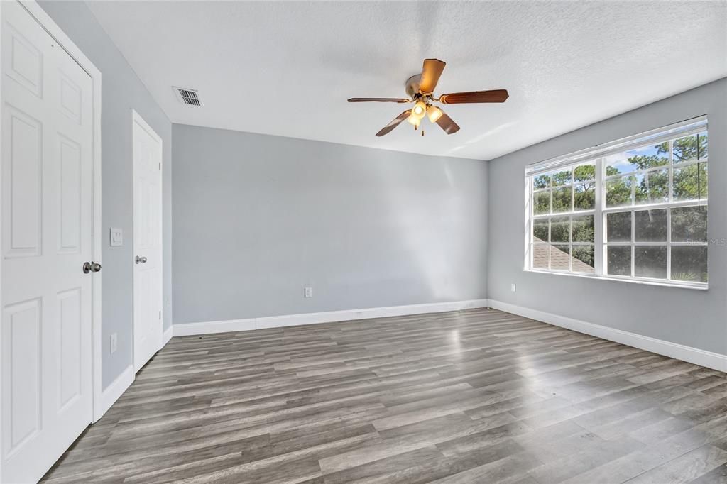 For Sale: $305,000 (4 beds, 3 baths, 1850 Square Feet)