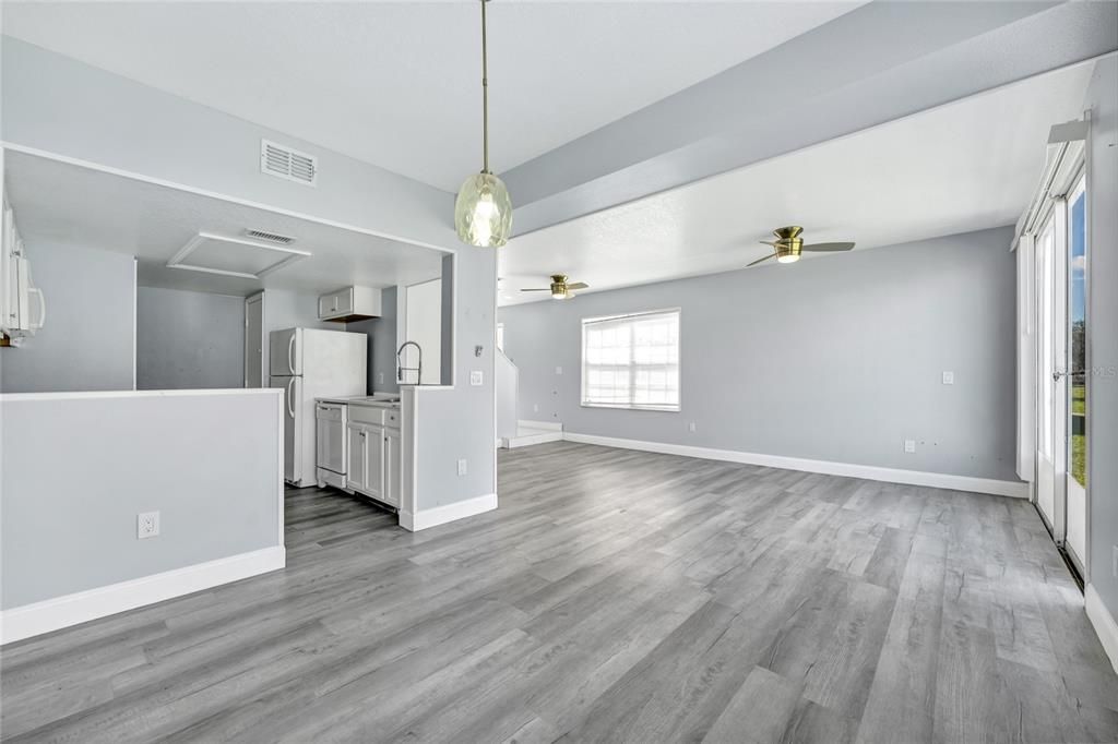 For Sale: $305,000 (4 beds, 3 baths, 1850 Square Feet)