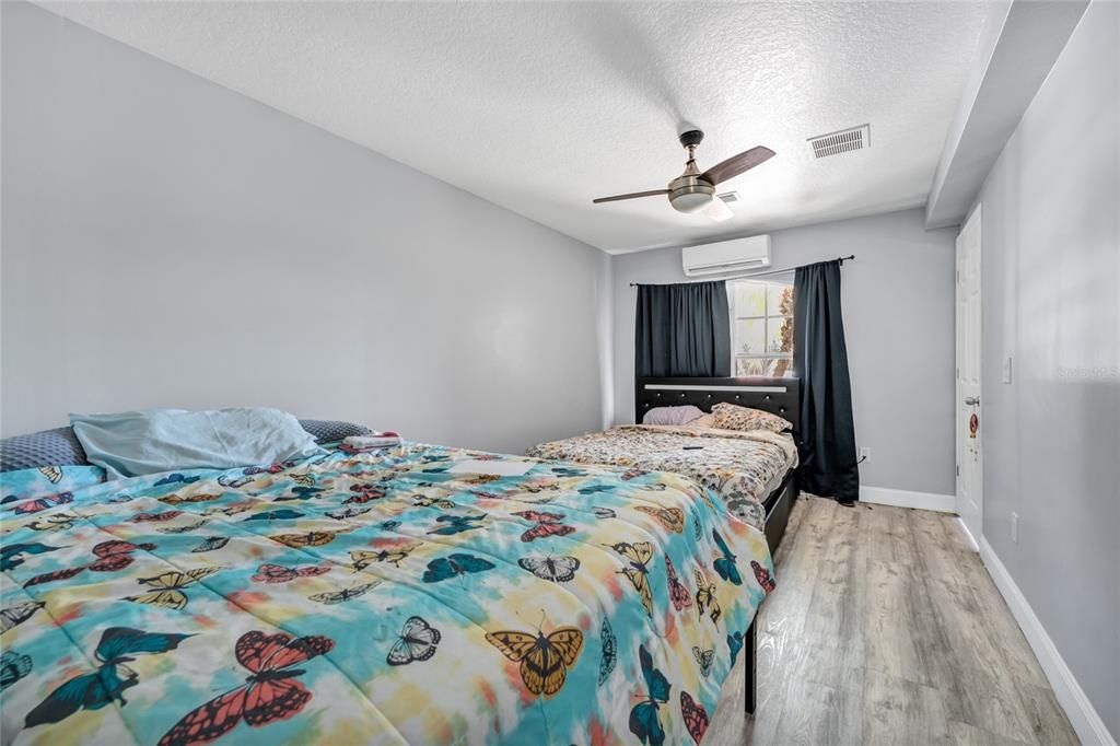 For Sale: $305,000 (4 beds, 3 baths, 1850 Square Feet)