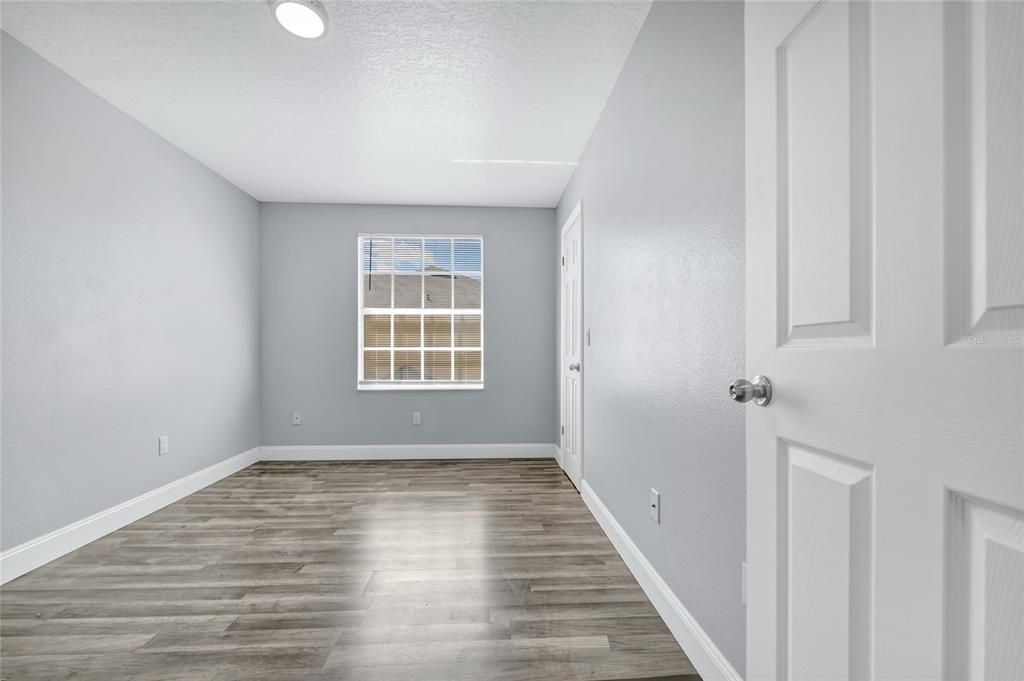 For Sale: $305,000 (4 beds, 3 baths, 1850 Square Feet)