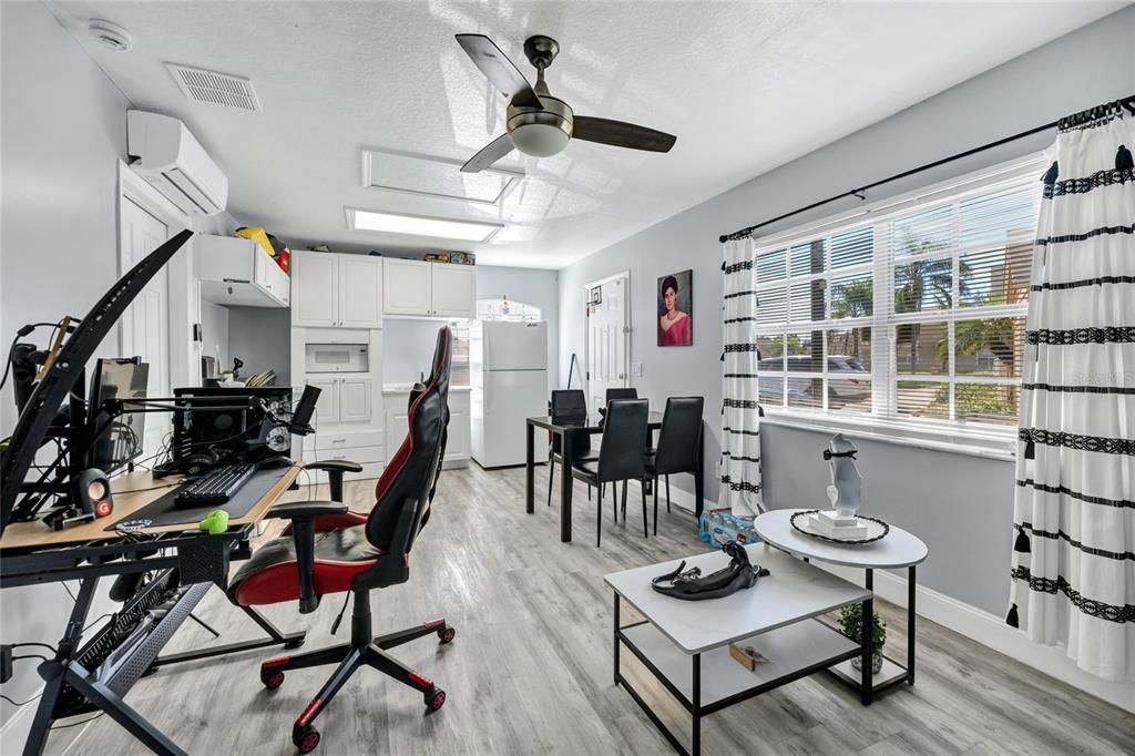 For Sale: $305,000 (4 beds, 3 baths, 1850 Square Feet)