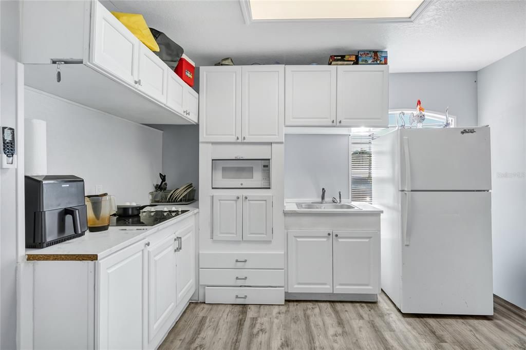 For Sale: $305,000 (4 beds, 3 baths, 1850 Square Feet)