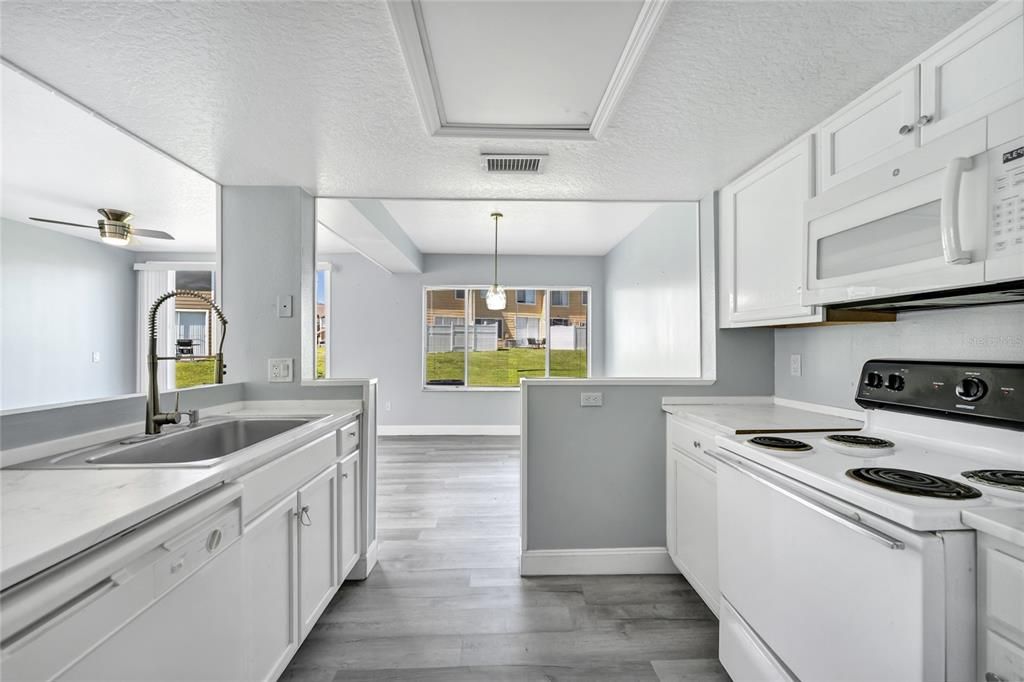 For Sale: $305,000 (4 beds, 3 baths, 1850 Square Feet)