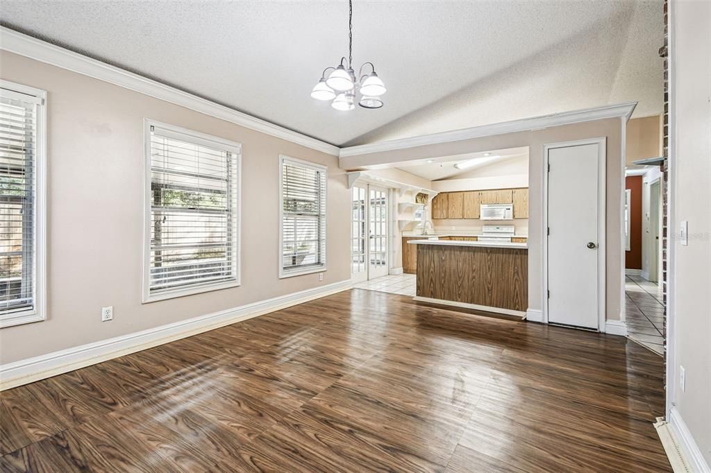 待售: $350,000 (3 贝兹, 2 浴室, 1616 平方英尺)