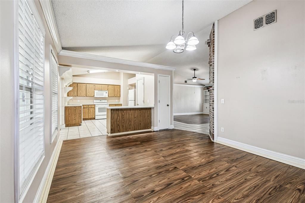 待售: $350,000 (3 贝兹, 2 浴室, 1616 平方英尺)