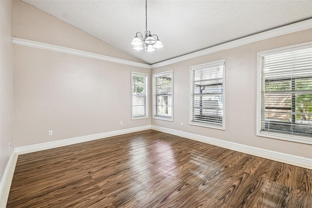 待售: $350,000 (3 贝兹, 2 浴室, 1616 平方英尺)